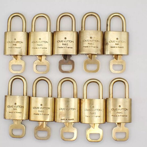 LOUIS VUITTON LV 10 Set Padlock Key Bag Charm Cadena Gold Plated France - Picture 2 of 16